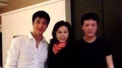 二哥吃瓜娱乐圈,娱乐圈幕后风云大揭秘  第3张 二哥吃瓜娱乐圈,娱乐圈幕后风云大揭秘  第3张