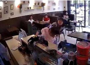 广西高速插队爆料视频,视频揭露现场冲突瞬间  第2张 广西高速插队爆料视频,视频揭露现场冲突瞬间  第2张