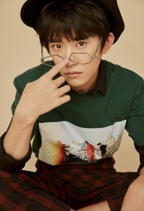 娱乐圈爆料圆脸小花哥哥,圆脸小花与神秘哥哥的甜蜜互动,揭秘背后故事  第1张 娱乐圈爆料圆脸小花哥哥,圆脸小花与神秘哥哥的甜蜜互动,揭秘背后故事  第1张